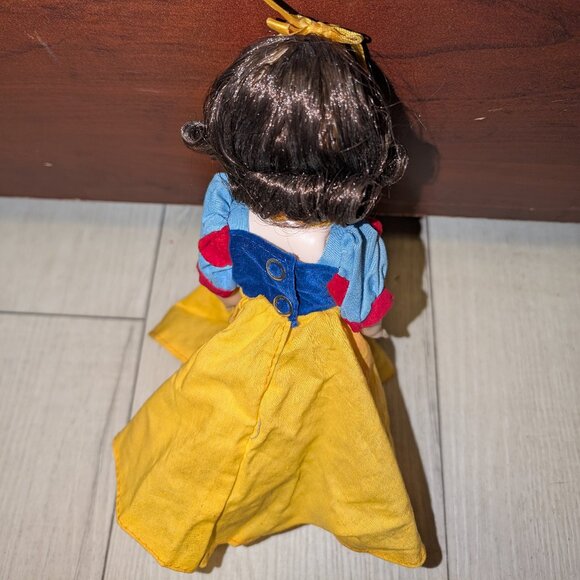 Kehagias Snow White Vintage Doll - 9" - Made in Canada - Picture 2 of 4